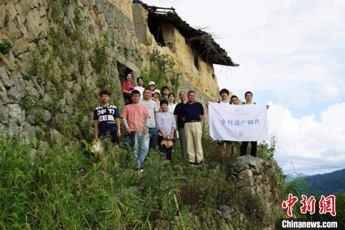 杜曉帆與該中心教師團(tuán)隊調(diào)研足跡遍布全中國各省市800多個城鄉(xiāng)聚落、文化景觀等?！?fù)旦大學(xué)國土與文化資源研究中心供圖