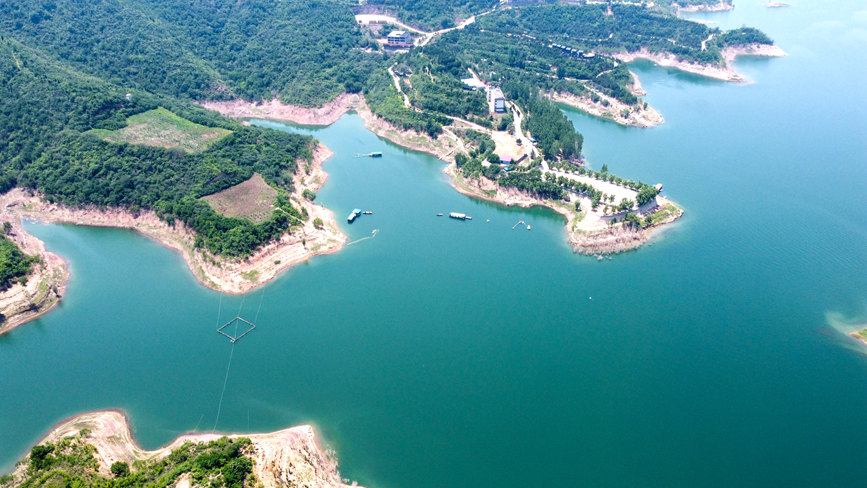 河南洛陽市孟津區(qū)境內的黃河小浪底風景區(qū)黃鹿山景點風光。黃政偉攝