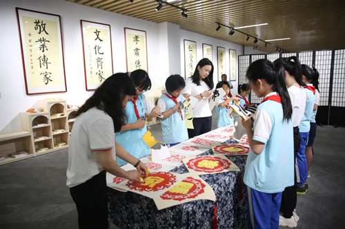 1、長沙市雨花區(qū)校園清廉家風(fēng)館開館。受訪單位供圖