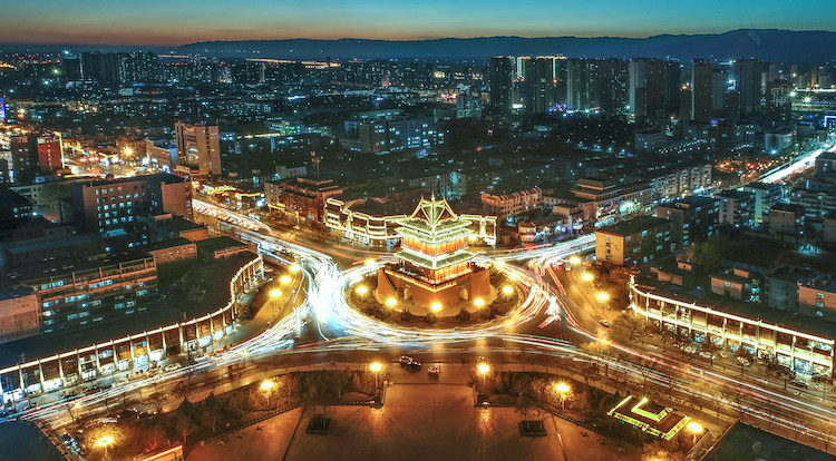 平陽(yáng)大地夜景璀璨迷人。