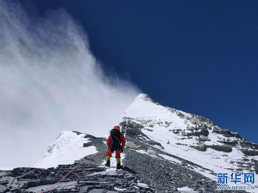 （2020珠峰高程測量）（3）修路隊(duì)打通至珠峰峰頂路線