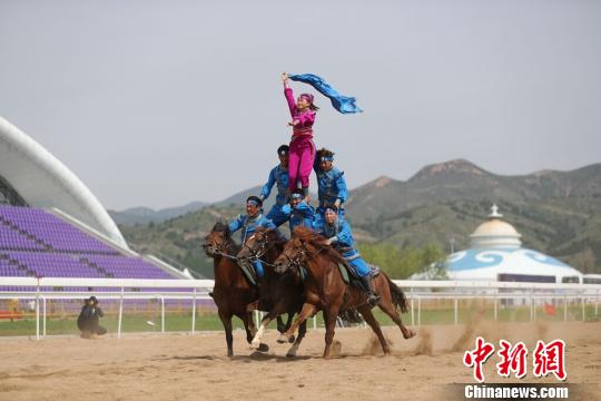 第十一屆全國少數(shù)民族傳統(tǒng)體育運(yùn)動會馬上項(xiàng)目比拼激烈各地選手“炫技”