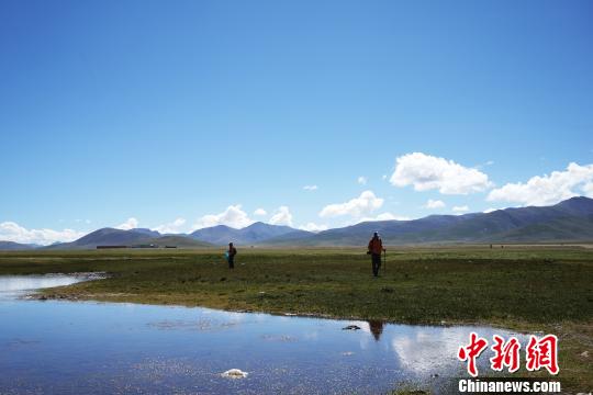 游客體驗在藏徒步：一面是雪域美景，一面是城市巨變