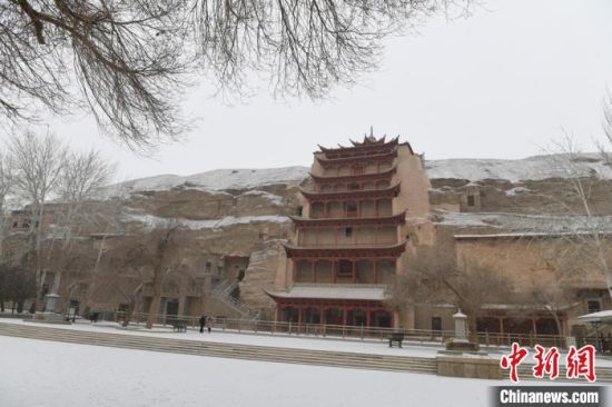 圖為2017年1月拍攝的莫高窟九層樓雪景。(資料圖) 楊艷敏 攝