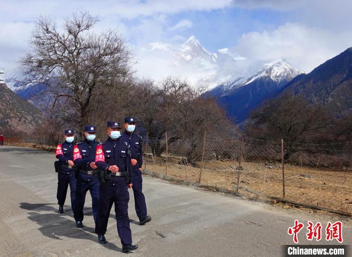 西藏林芝戍邊民警：為“你”翻山越嶺，卻無心看風(fēng)景