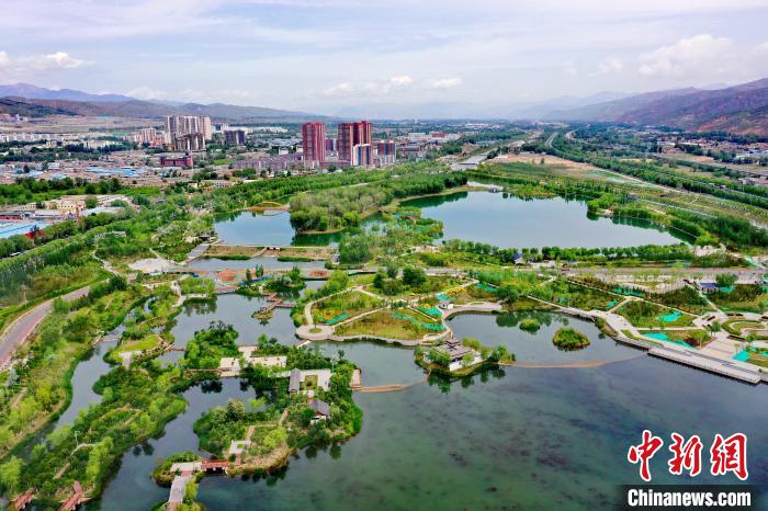 西北城市西寧立生態(tài)文明高地新典范：“一城山水、百園千姿”