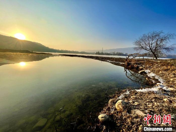 圖為青海省化隆縣黃河濕地景色?！±钣穹?攝