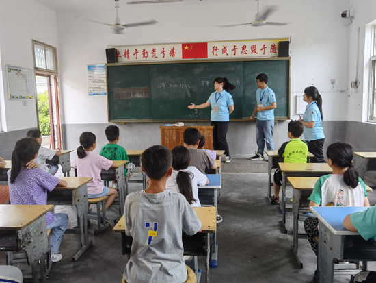 小學生牽手大學生 “混齡組團”共成長