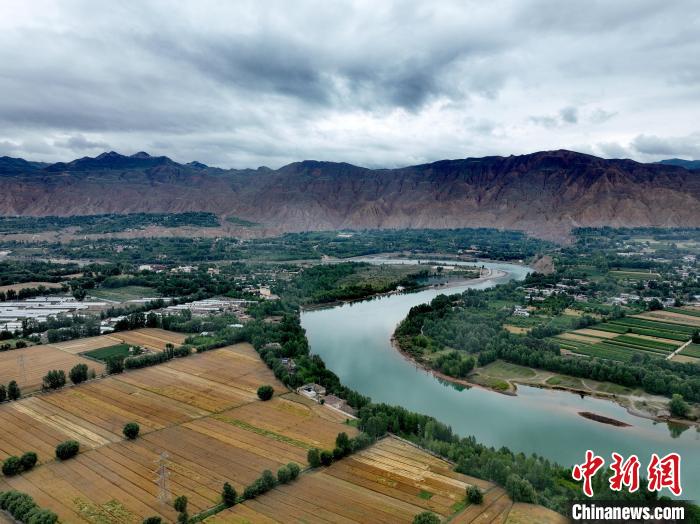 圖為黃河岸畔景色。(資料圖) 李玉峰 攝