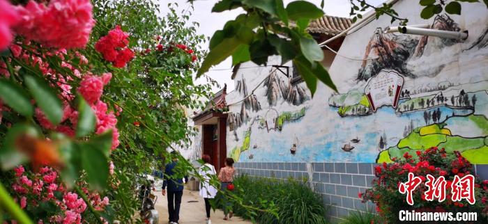 圖為臨夏州臨夏市羅家灣村村民開辦的農(nóng)家樂。(資料圖) 魏建軍 攝