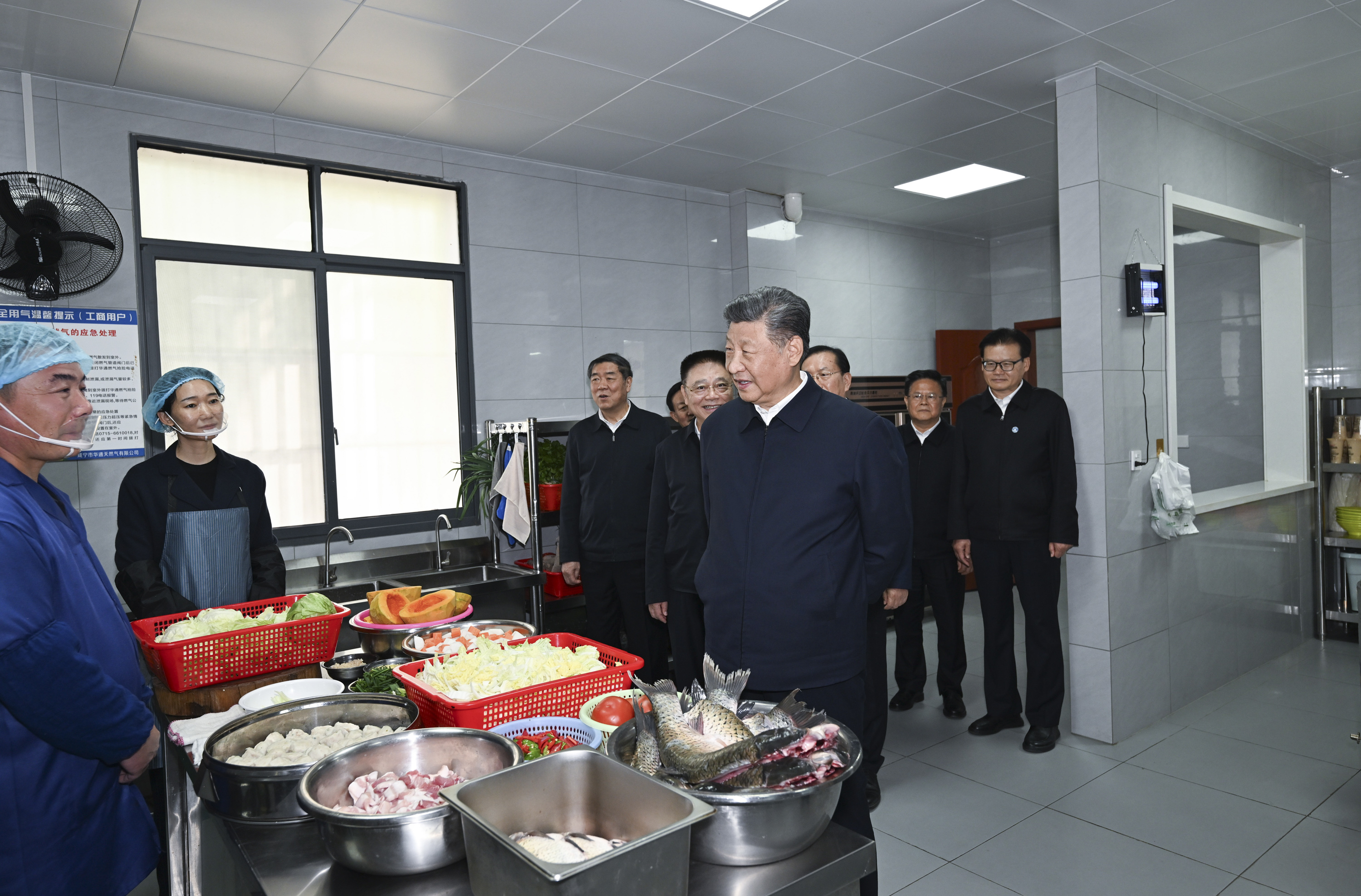 2024年11月5日，習(xí)近平總書記在湖北省咸寧市嘉魚縣潘家灣鎮(zhèn)四邑村考察。