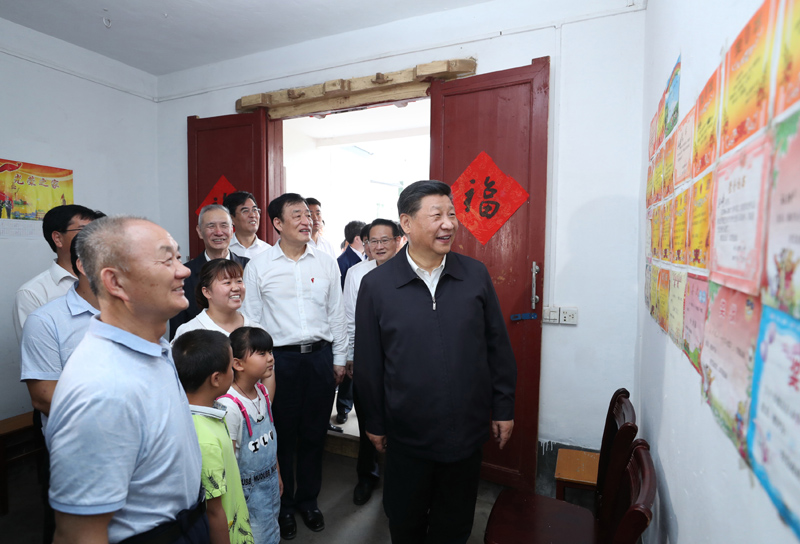 2019年5月20日，習(xí)近平總書記在江西省贛州市于都縣梓山鎮(zhèn)潭頭村看望村民孫觀發(fā)一家人。