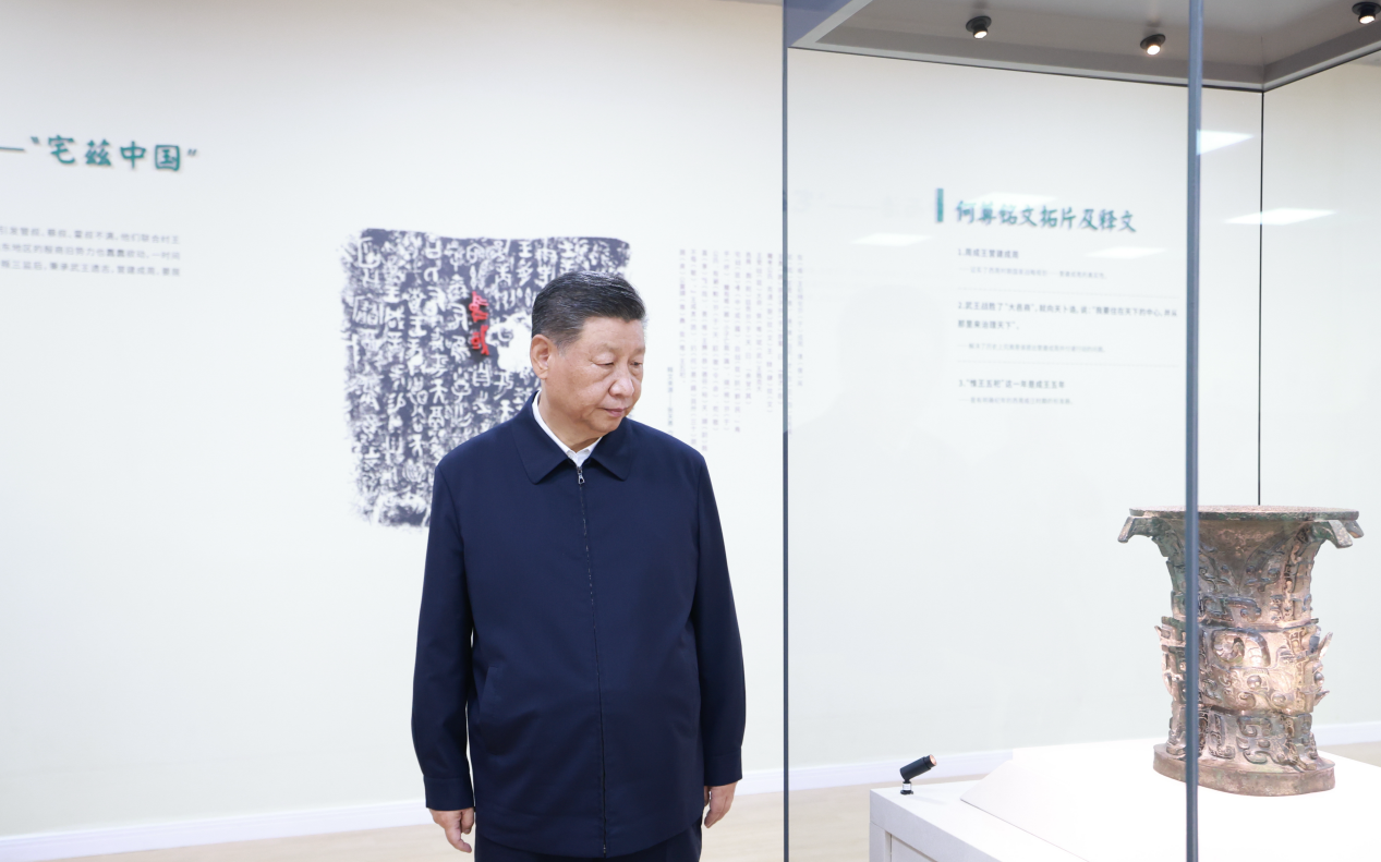 2024年9月10日，習(xí)近平總書記在前往甘肅考察途中，來(lái)到陜西寶雞參觀寶雞青銅器博物院。