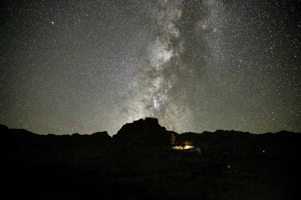 阿里暗夜星空。旦真次旦攝