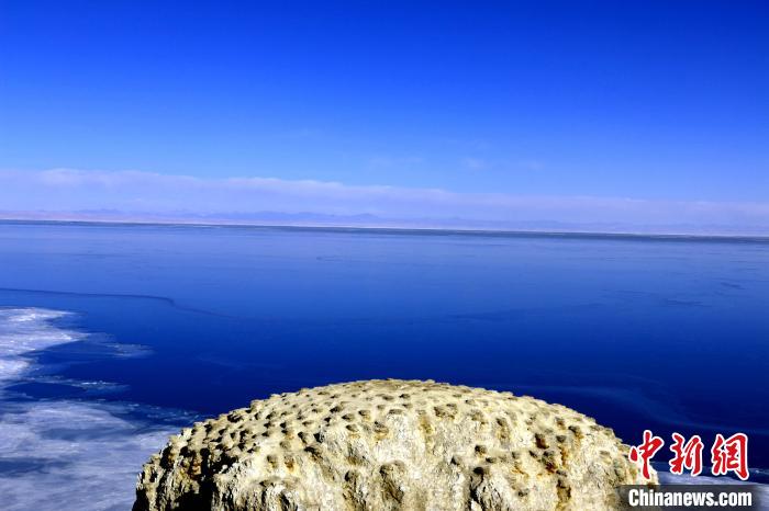 青海湖潛水區(qū)域首次實(shí)現(xiàn)“無人船”定位采樣