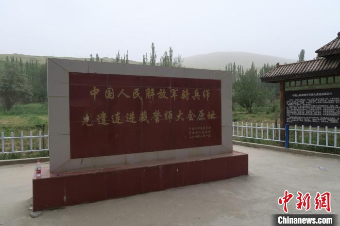 圖為進(jìn)藏先遣英雄連誓師地原址?！畛坛?攝
