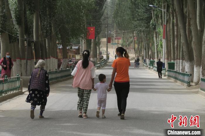 圖為進藏先遣英雄連誓師地原址所在的新疆維吾爾自治區(qū)和田地區(qū)于田縣普魯村現(xiàn)貌?！畛坛?攝