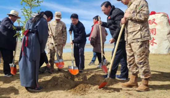 保護黃河干支流域生態(tài)，軍地共建“雙擁林”防護帶。四川省退役軍人事務(wù)廳供圖