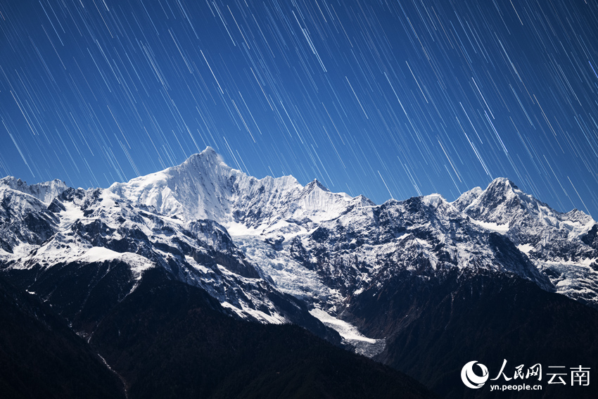 梅里雪山“星河流淌”奇觀。趙一舟攝