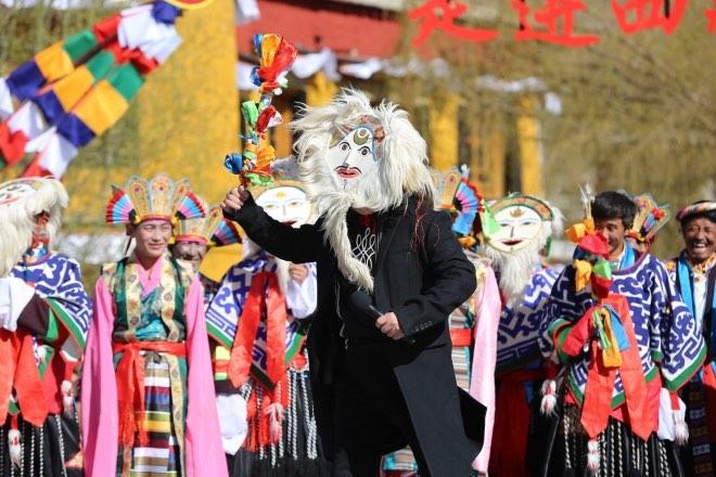 60歲的老奶奶，不會漢語，卻能唱京??！一曲《北京的金山上》瞬間捕獲了觀眾的心。