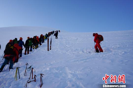 第十七屆中國西藏登山大會閉幕39人站上海拔6010米峰頂