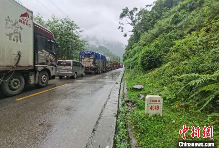 川藏公路西藏林芝境內(nèi)路段因自然災(zāi)害中斷搶通預(yù)計(jì)需7至10天