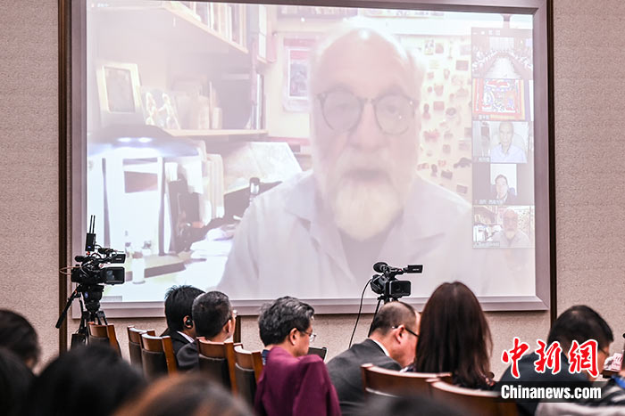 5月16日，由中國社會科學(xué)院西藏智庫、中國社會科學(xué)院民族學(xué)與人類學(xué)研究所主辦的第五屆西藏智庫國際論壇在北京舉行。美國紐約州立大學(xué)教授譚·戈倫夫在主旨演講中表示，自20世紀(jì)80年代以來，西方學(xué)者對西藏研究的范圍逐漸擴(kuò)大，但西藏的語言和宗教仍然是最吸引西方學(xué)者的研究領(lǐng)域。 <a target='_blank' ><p  align=