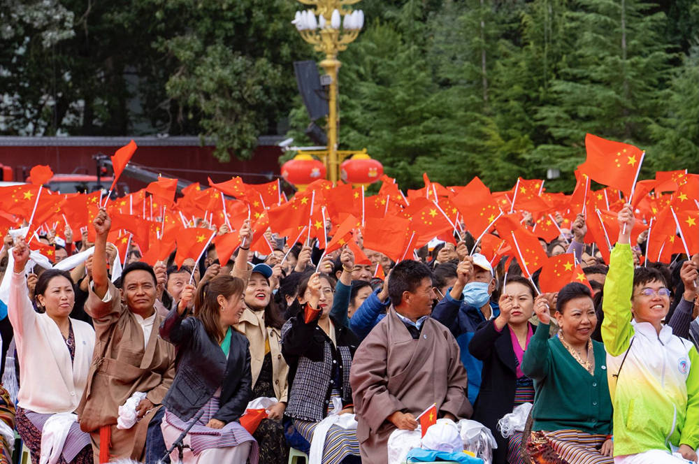 8月19日10時，慶祝西藏和平解放70周年大會在拉薩市布達拉宮廣場隆重舉行。徐馭堯 攝