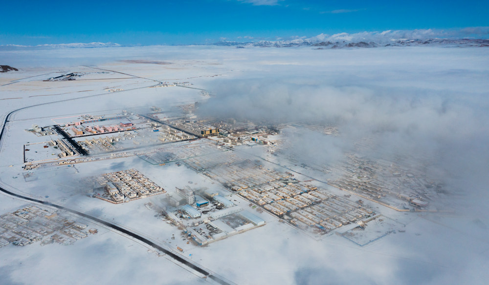 西藏阿里地區(qū)改則縣迎來初雪，銀裝素裹，美如畫卷。