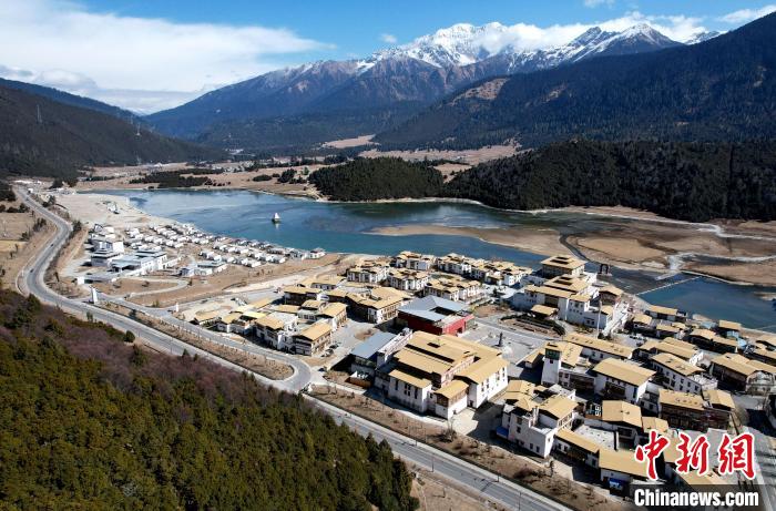 2月17日，西藏林芝魯朗小鎮(zhèn)。(無人機照片) 李林 攝