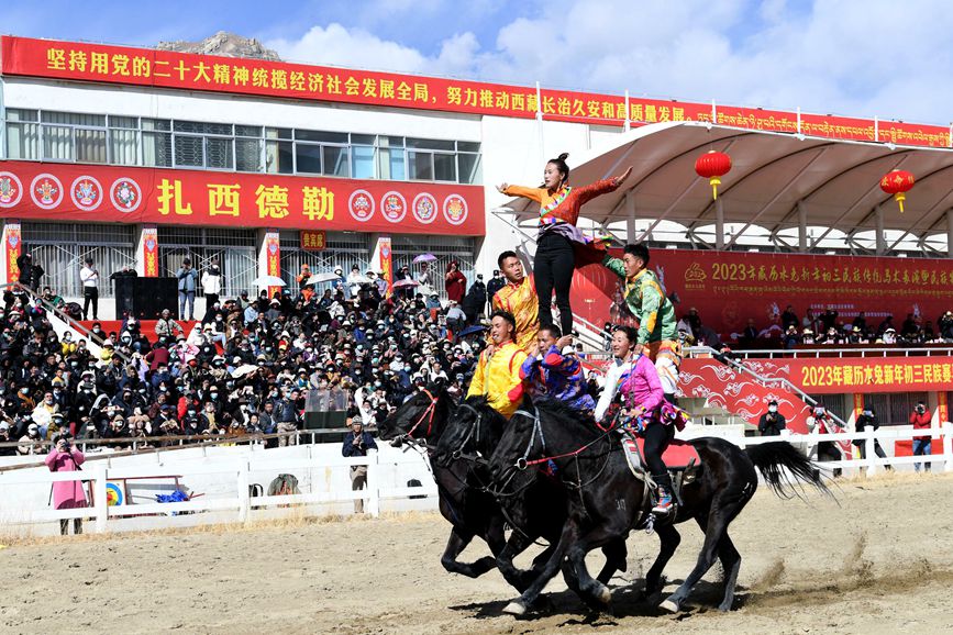 藏歷新年，精彩的馬術(shù)表演。潘多攝