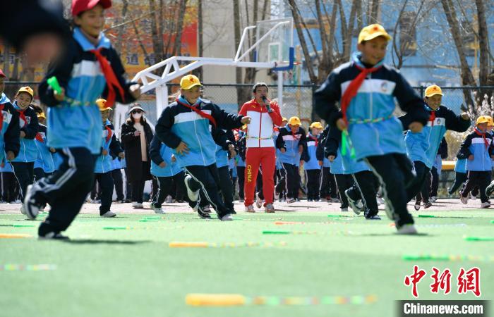 西藏拉薩開展跳繩進校園活動