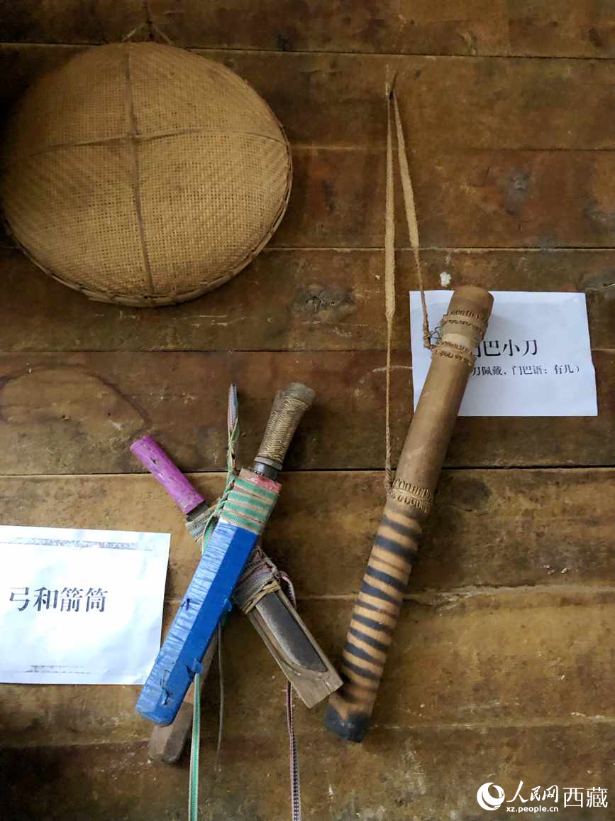 當(dāng)?shù)鬲?dú)具特色的藤竹工藝品。