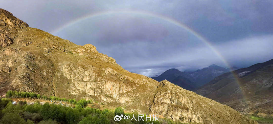 接好運(yùn)！青藏高原現(xiàn)巨大彩虹橋